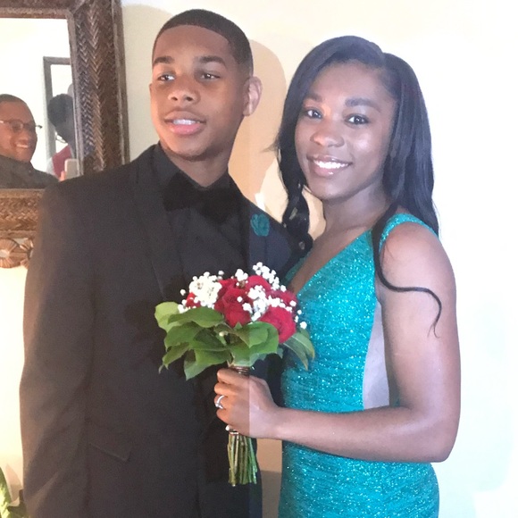 PROM DRESS FOR SELL - Picture 2 of 4